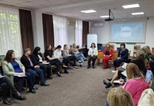 Programul CONECT: 24 de cadre didactice, din 13 școli din Chișinău și Bălți, învață gratuit cum să explice adolescența pe înțelesul părinților