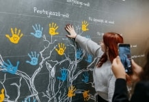 Școlile pot fi prietenoase atât pentru elevi, cât și pentru profesori. CNPAC lansează campania de sensibilizare #educatiaNUdoare